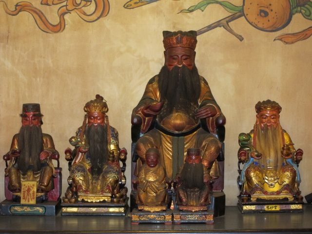 正殿右龕祀福德正神 正殿右龕祀福德正神