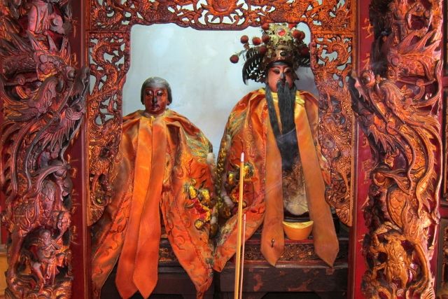 二樓左龕奉祀安濟靈王及夫人 二樓左龕奉祀安濟靈王及夫人