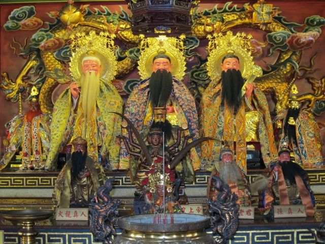 三樓正殿中龕主祀三清道祖 三樓正殿中龕主祀三清道祖|許淑惠|2012/6/25|