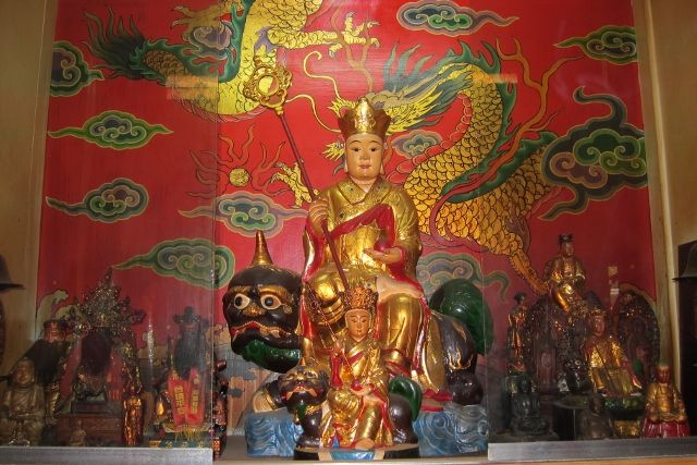 正殿神龕主祀地藏王菩薩 正殿神龕主祀地藏王菩薩