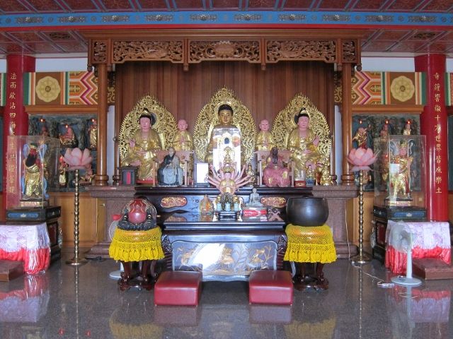 七樓「祖殿」中龕主祀華嚴三聖 (1) 七樓「祖殿」中龕主祀華嚴三聖 (1)|許淑惠|2012/7/18|