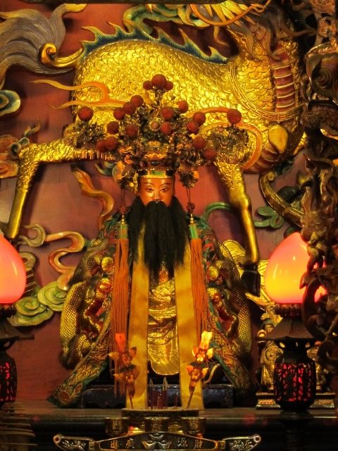 正殿左龕祀伽藍主宰 正殿左龕祀伽藍主宰