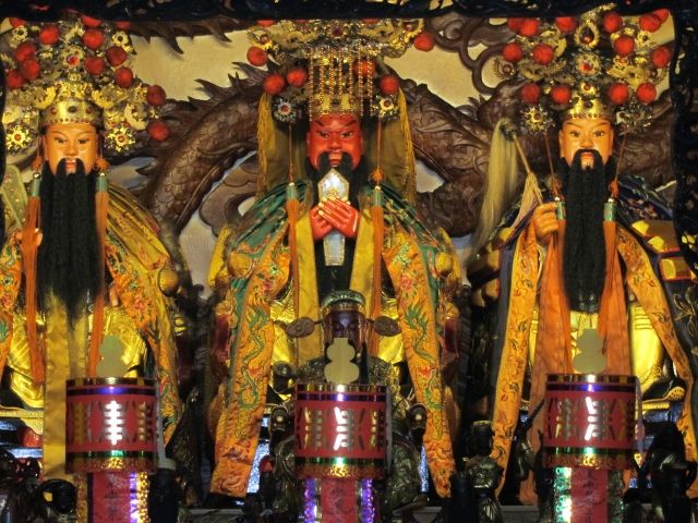 妙化堂正殿中龕主祀三恩主 (2) 妙化堂正殿中龕主祀三恩主 (2)