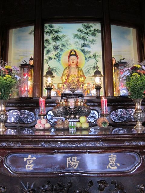 惠陽宮正殿中龕主祀觀音佛祖 惠陽宮正殿中龕主祀觀音佛祖