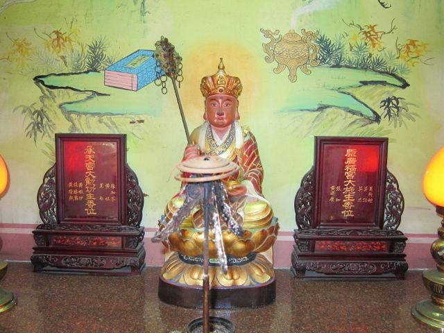 一樓右廂祀奉:地藏王菩薩、長生祿位 一樓右廂祀奉:地藏王菩薩、長生祿位