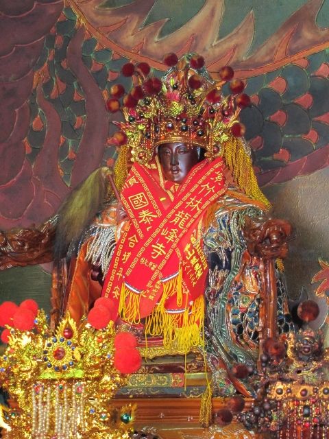 正堂中龕主祀:無極瑤池大聖西王金母大天尊 (1) 正堂中龕主祀:無極瑤池大聖西王金母大天尊 (1)