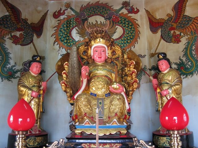 左閣樓「萬壽宮」祀奉:瑤池金母娘娘 左閣樓「萬壽宮」祀奉:瑤池金母娘娘