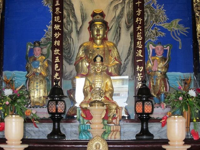 前殿二樓無極宮主祀南海古佛 前殿二樓無極宮主祀南海古佛