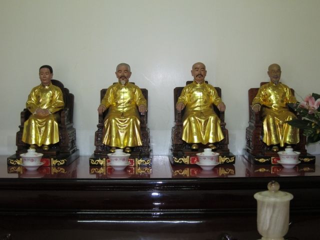 「祖師祠」供奉:祖師路中一、師尊張天然、師母孫慧明 「祖師祠」供奉:祖師路中一、師尊張天然、師母孫慧明