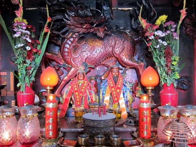 正殿主祀福德正神(土地公) 土地婆 (1) 正殿主祀福德正神(土地公) 土地婆 (1)