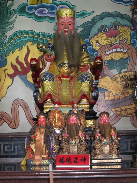 二樓「慈天宮」右龕祀福德正神 二樓「慈天宮」右龕祀福德正神