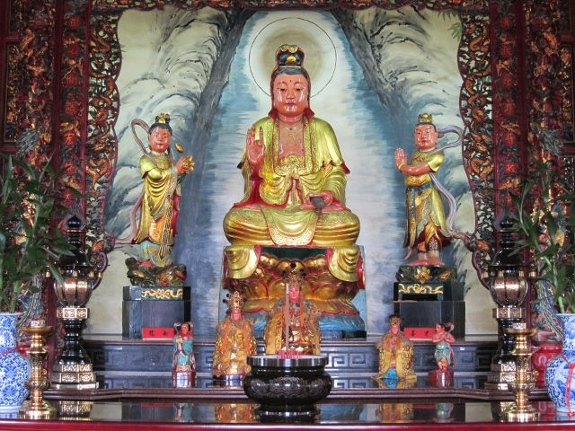 三樓「普霖禪寺」正殿中龕主祀觀世音菩薩 三樓「普霖禪寺」正殿中龕主祀觀世音菩薩