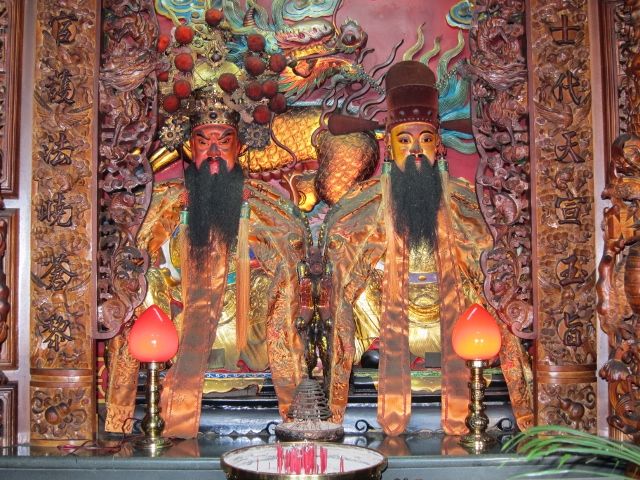 一樓右龕祀文武帶旨官 一樓右龕祀文武帶旨官