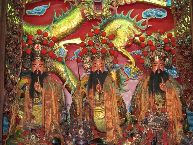 二樓正殿中龕主祀:玄天上帝 二樓正殿中龕主祀:玄天上帝