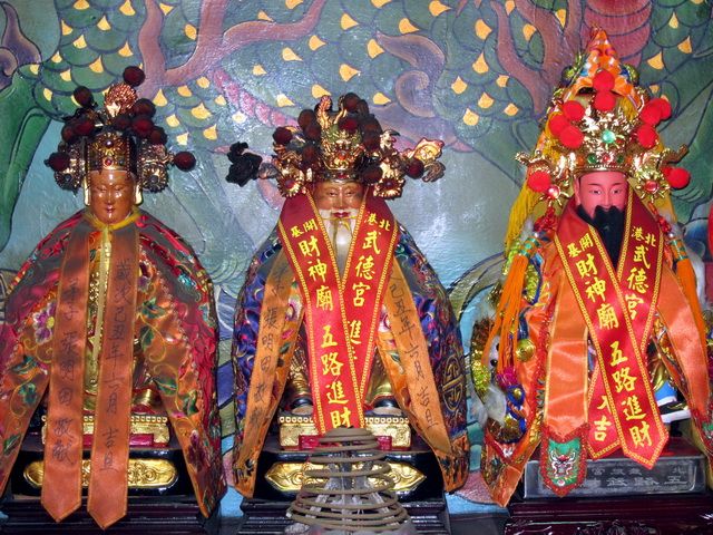 主祀福德正神(土地公)、五路財神爺、土地公婆 主祀福德正神(土地公)、五路財神爺、土地公婆