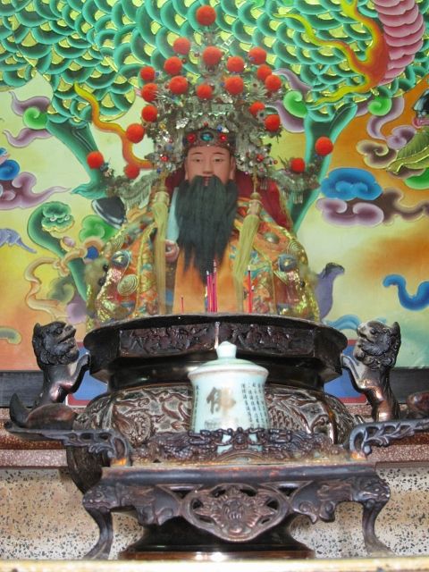一樓正殿左龕奉祀:城隍尊神 一樓正殿左龕奉祀:城隍尊神