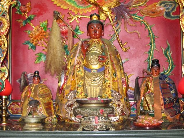 二樓天母聖殿右龕祀銀屏仙姑 二樓天母聖殿右龕祀銀屏仙姑