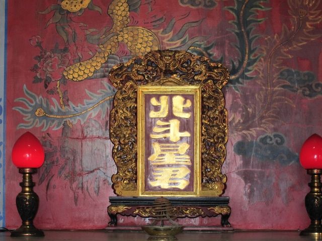靈霄寶殿右龕祀:北斗星君 靈霄寶殿右龕祀:北斗星君