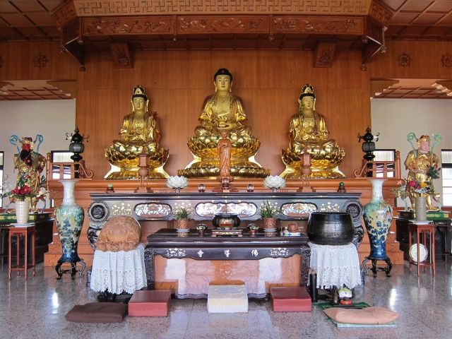 佛導寺二樓供奉西方三聖 (2) 佛導寺二樓供奉西方三聖 (2)