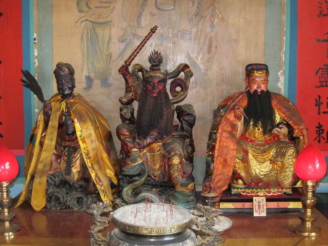 二樓凈禪寺左奉祀王天君、文昌帝君、濟公禪師 二樓凈禪寺左奉祀王天君、文昌帝君、濟公禪師