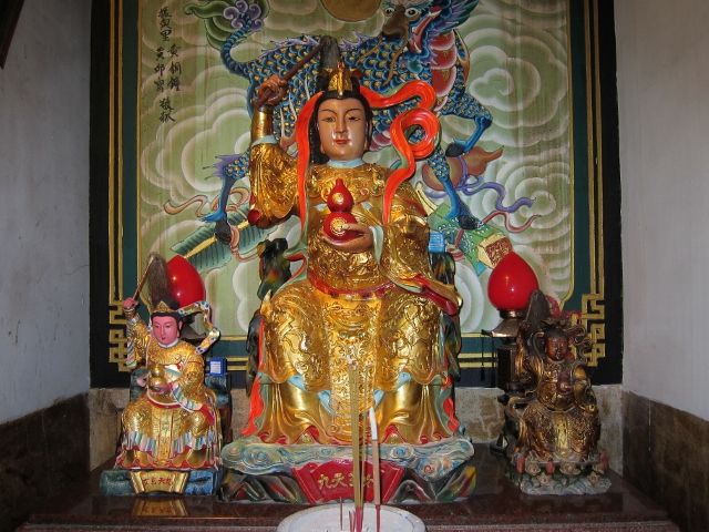 慈航寶殿左奉祀九天玄女 慈航寶殿左奉祀九天玄女