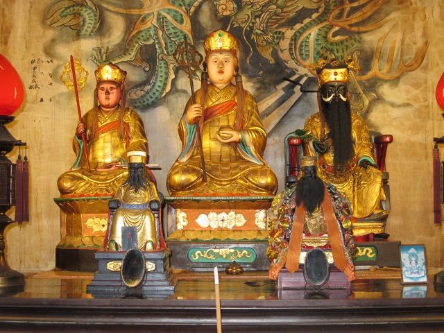 聚聖寶殿中龕主祀地藏王菩薩 聚聖寶殿中龕主祀地藏王菩薩