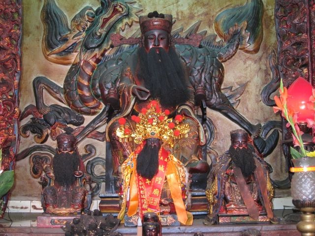 右龕祀城隍尊神 右龕祀城隍尊神