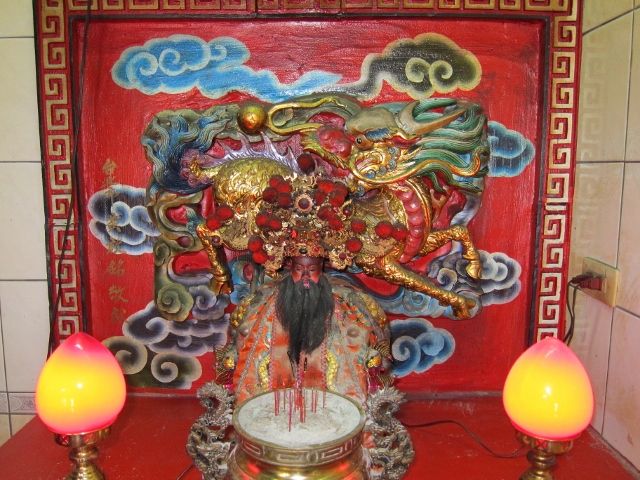 左龕祀:城隍老爺 左龕祀:城隍老爺