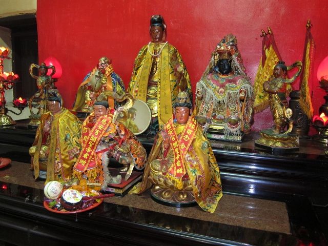配祀:天上聖母、福德正神、太子元帥 配祀:天上聖母、福德正神、太子元帥