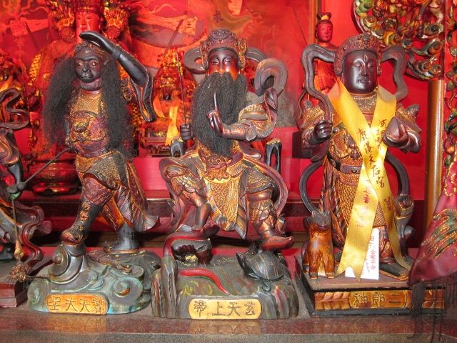 陪祀:玄天上帝、二郎神君、齊天大聖 陪祀:玄天上帝、二郎神君、齊天大聖