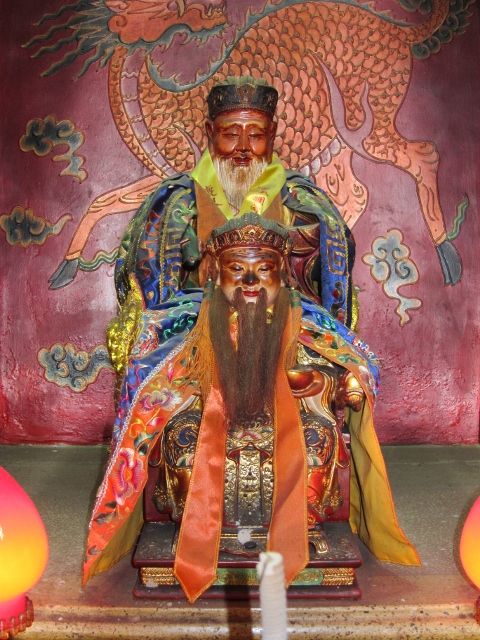 正殿右龕祀:福德正神 正殿右龕祀:福德正神