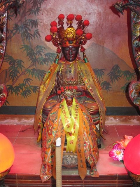左廂房祀:觀音佛祖 左廂房祀:觀音佛祖