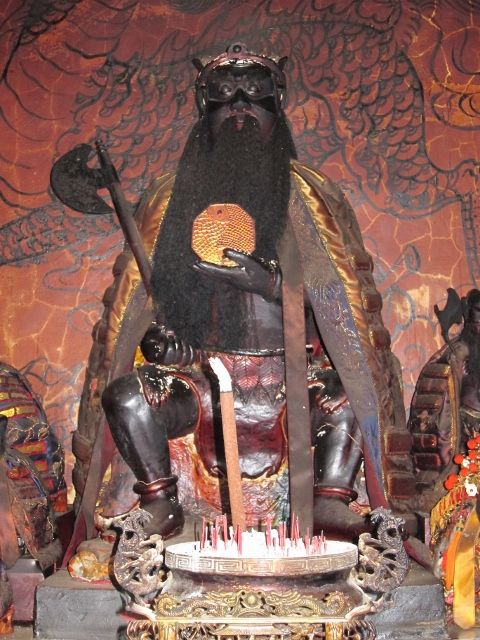 左龕祀盤古聖祖 左龕祀盤古聖祖
