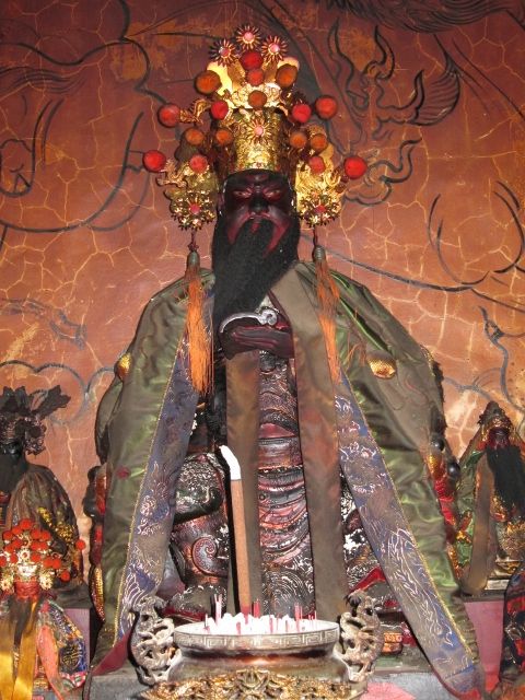 右龕祀關聖帝君 右龕祀關聖帝君