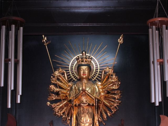 二樓供奉千手千眼觀世音菩薩 二樓供奉千手千眼觀世音菩薩