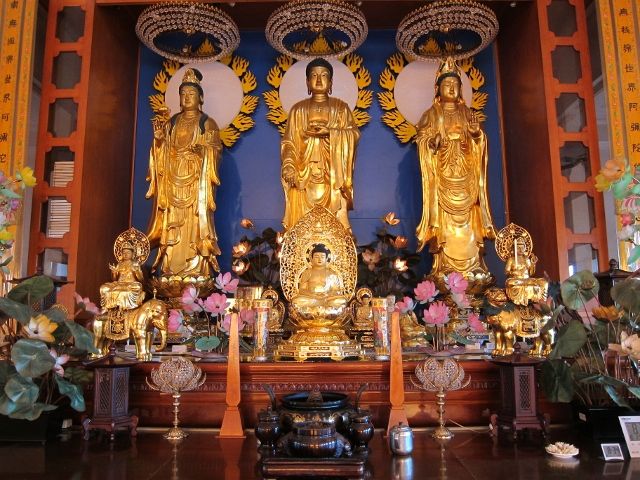 三樓供奉西方三聖 (1) 三樓供奉西方三聖 (1)