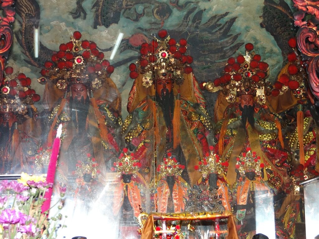 主祀五府千歲--由李府千歲鎮殿 主祀五府千歲--由李府千歲鎮殿
